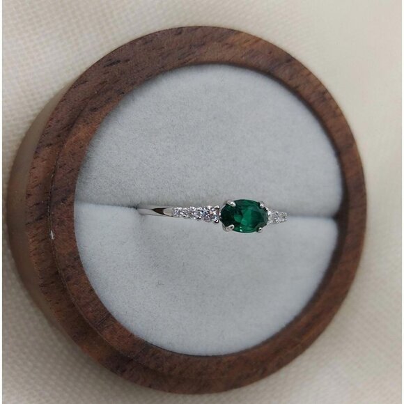 925 Sterling Silver Green Oval CZ ring - Picture 7 of 10
